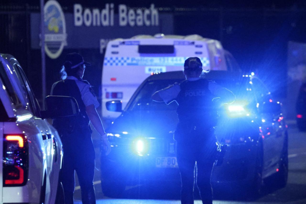 At least 12 killed, including gunman, in shooting at Bondi Beach in Sydney Image