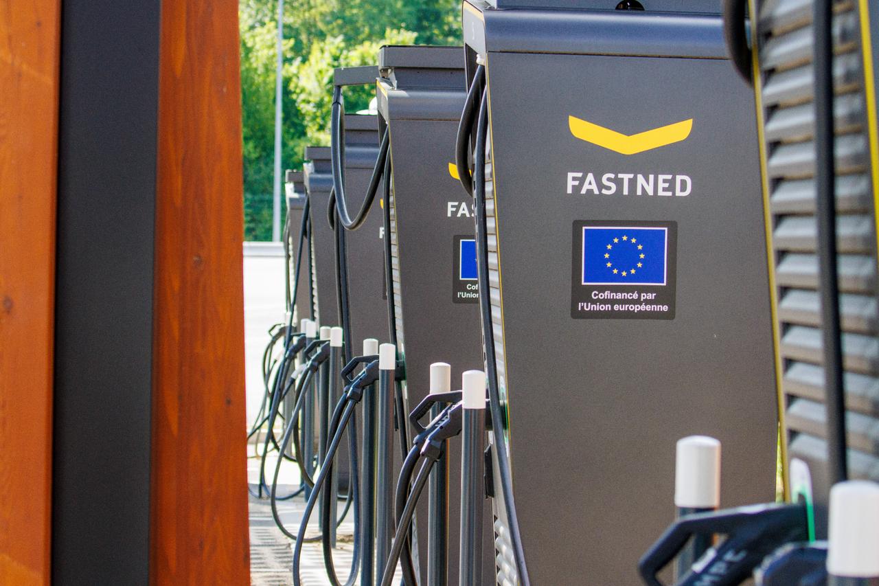 EU weighs delay to 2035 combustion-engine ban amid auto sector turbulence