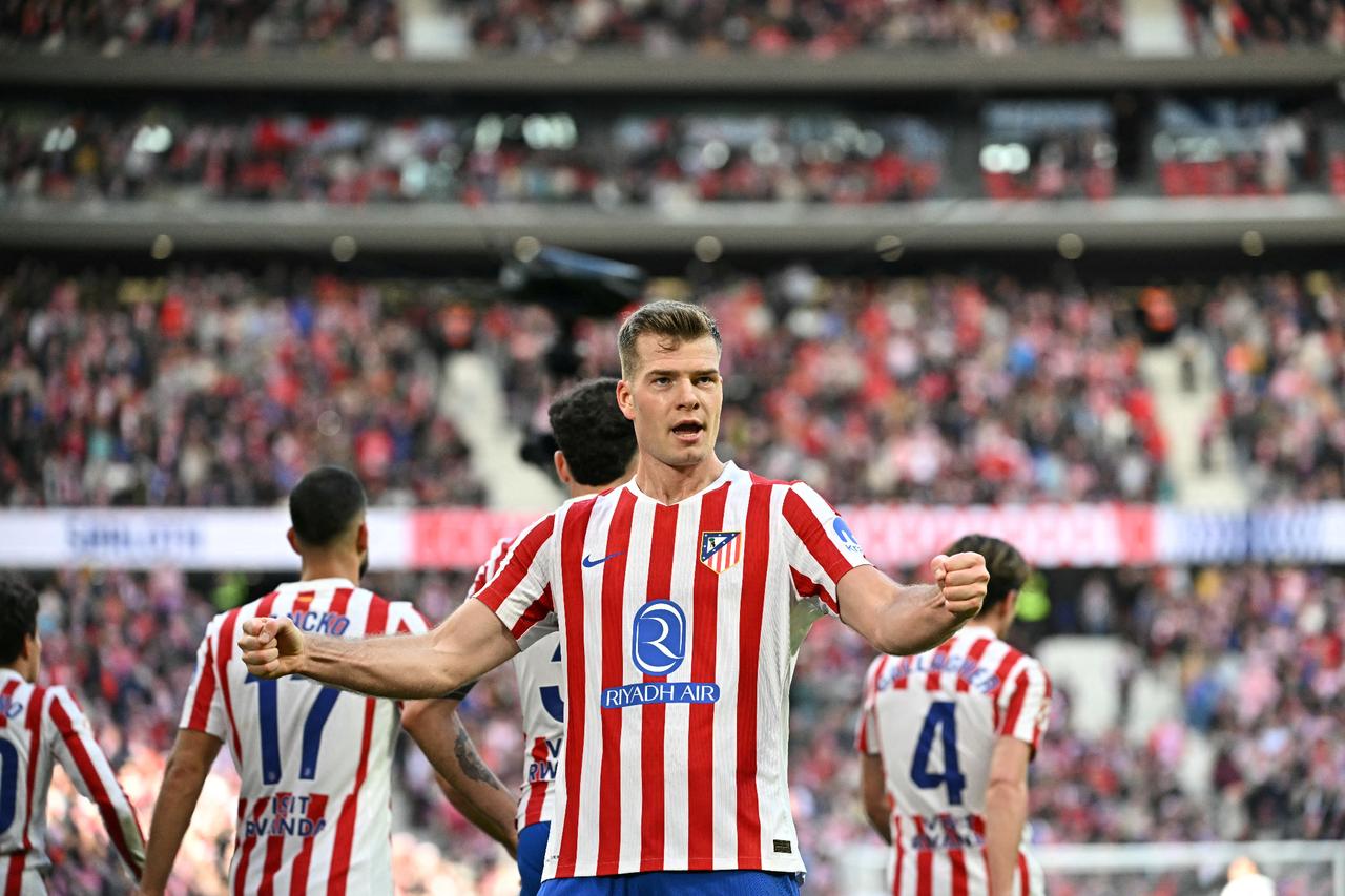 Fenerbahce steps up January push for Sorloth, Sancho: Turkish media