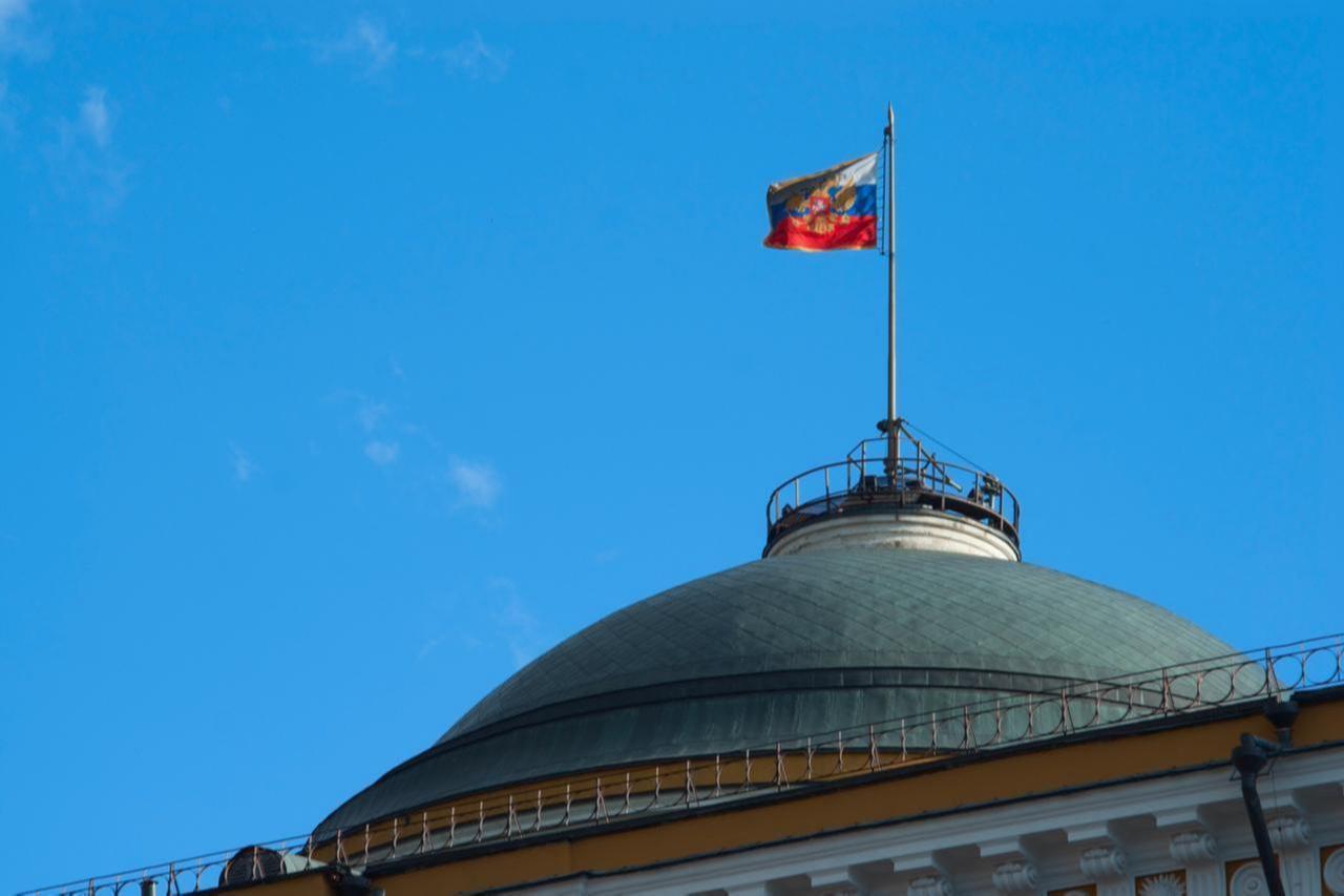 The Russian presidential standard flies over the Kremlin in Moscow, Russia, accessed on Dec. 14, 2025. (Adobe Stock Photo)