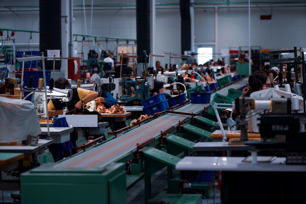Turkish textile outlook dims as 300 firms seek protection, 300,000 jobs vanish