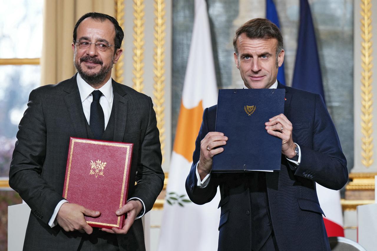 France, Greek Cypriot gov't sign strategic partnership agreement