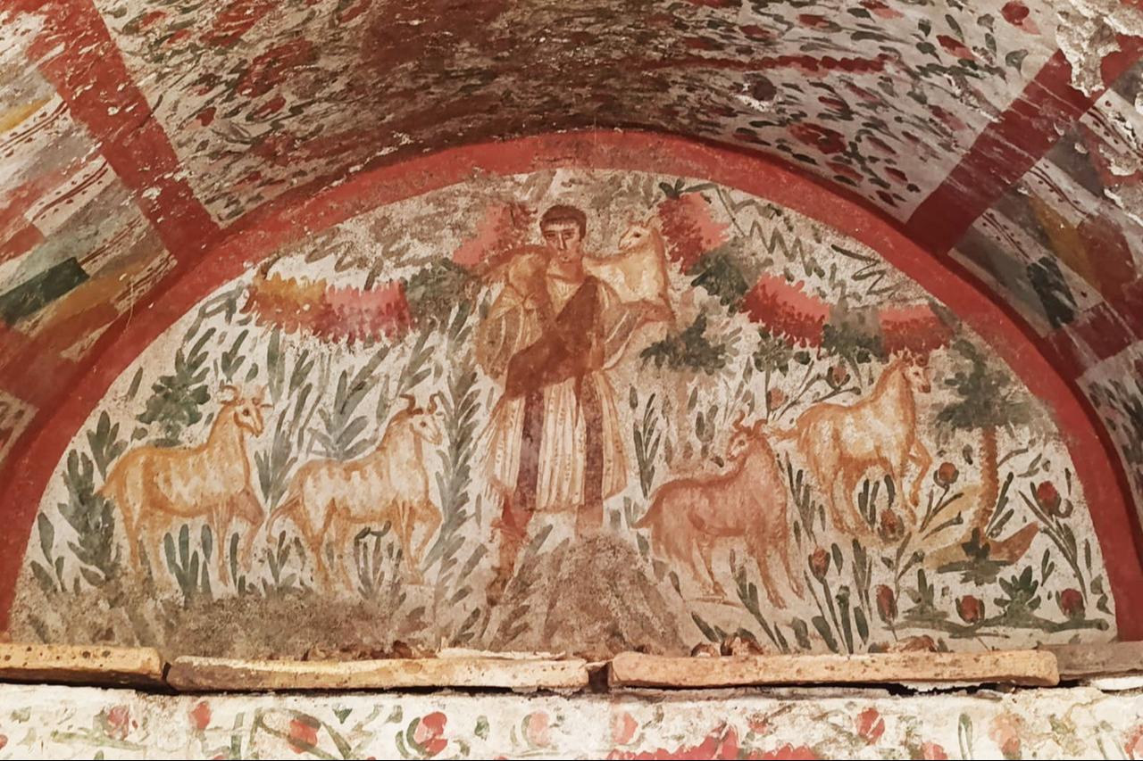 General view of the frescoed chamber tomb at Hisardere Necropolis in Iznik, showing the Good Shepherd scene on the back wall and painted vegetation around it, Dec. 9, 2025. (Photo via Instagram/@arkeolojihaber)