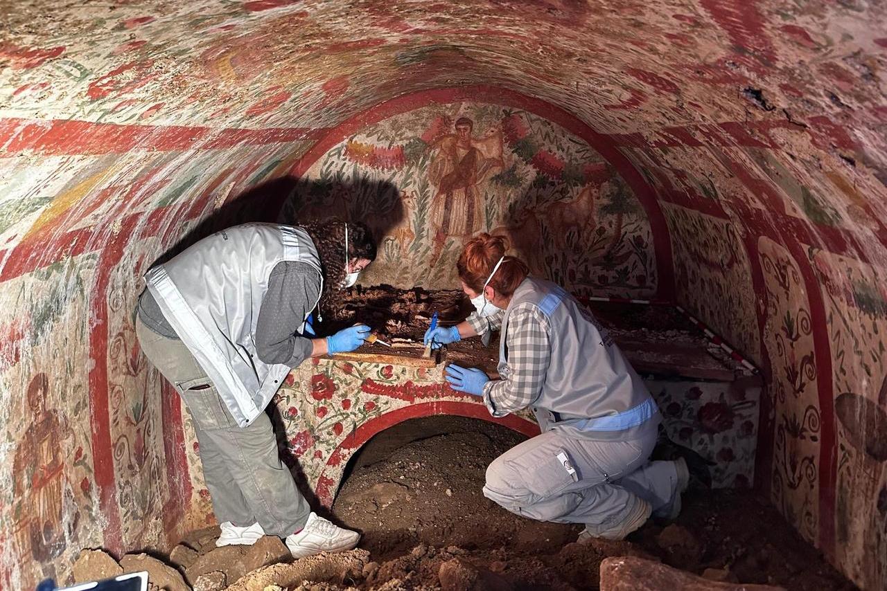 General view of the frescoed chamber tomb at Hisardere Necropolis in Iznik, showing the Good Shepherd scene on the back wall and painted vegetation around it, Dec. 9, 2025. (Photo via Instagram/@arkeolojihaber)