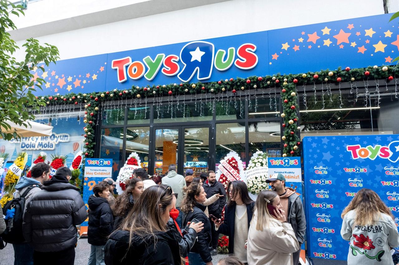 Visitors gather outside the entrance of the first Toys“R”Us store in Türkiye, located at Terminal Kadikoy in Istanbul, December 15, 2025. (AA Photo)