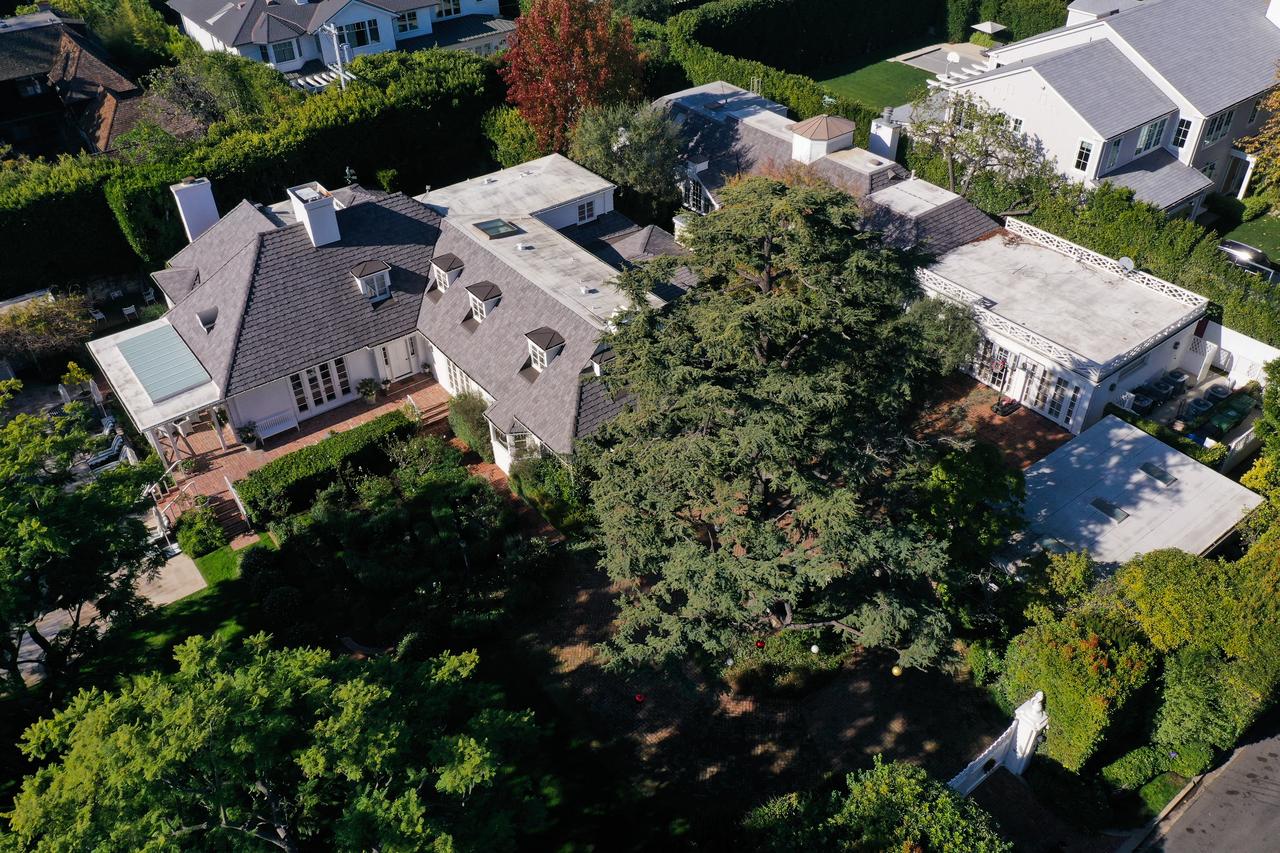 An aerial image shows the home of US actor and director Rob Reiner following their death in the Brentwood neighborhood of Los Angeles, California on Dec. 15, 2025. (AFP Photo)