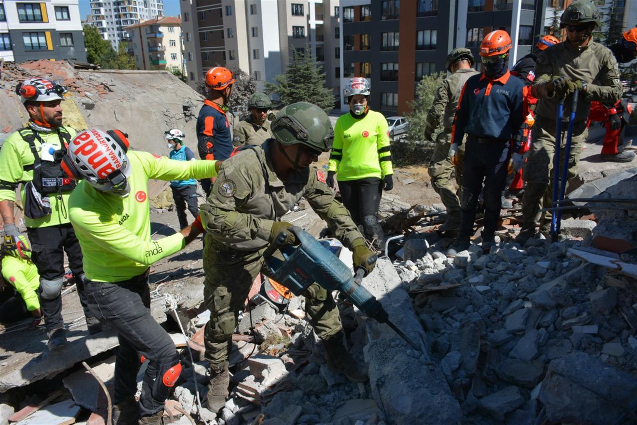 Turkish army to establish 18 disaster support bases with 9,000-person capacity