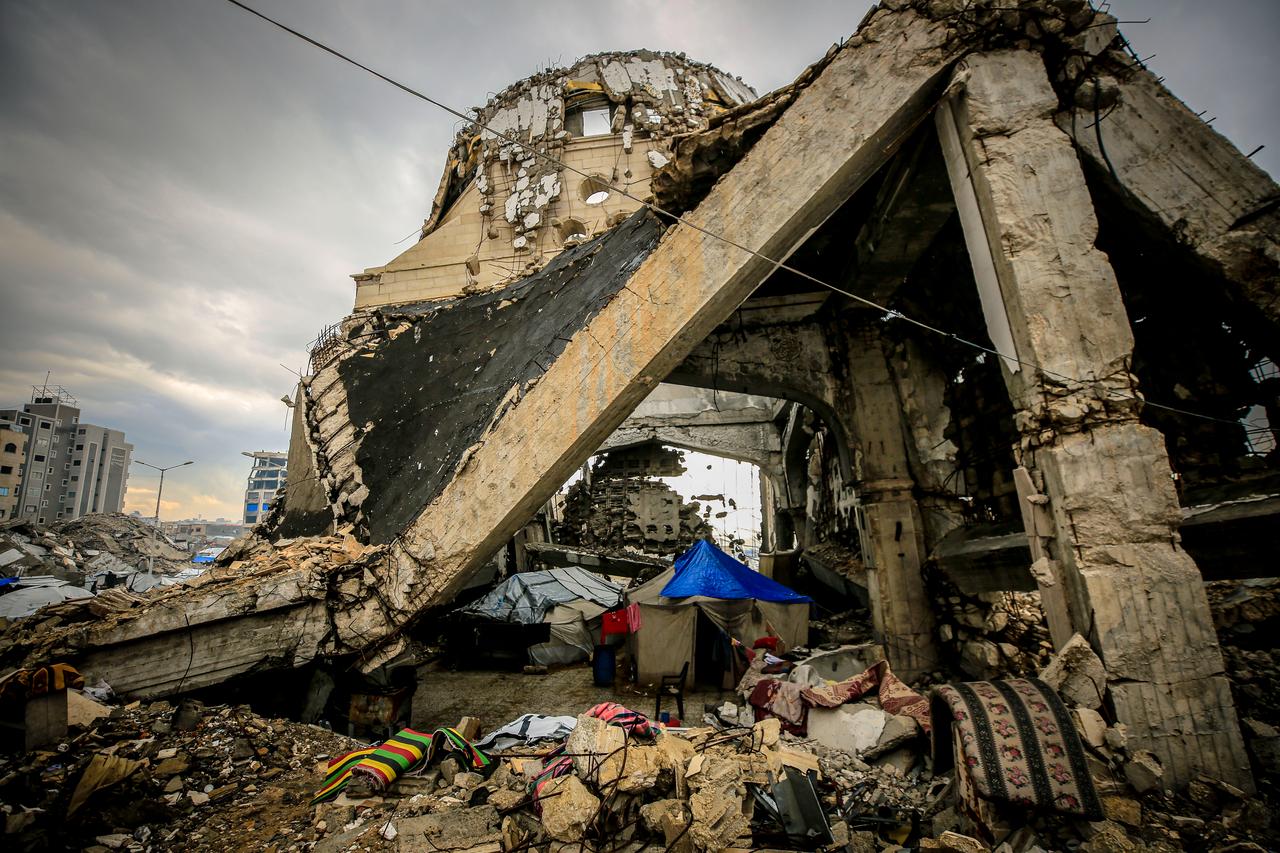 Palestinians displaced by Israeli attacks struggle to survive in makeshift tents set up along Al-Rashid Street in western Gaza City, Gaza on Dec. 15, 2025. (AA Photo)