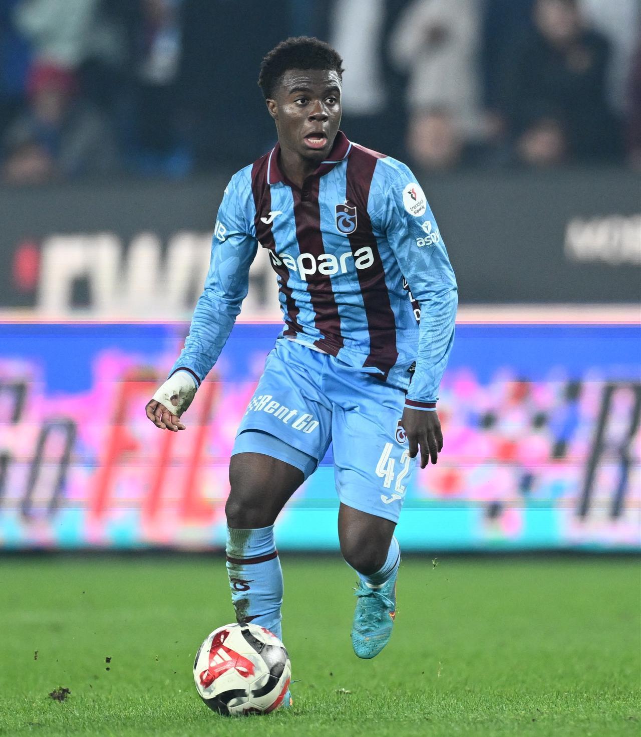 Trabzonspor’s Christ Ravynel Inao Oulai plays during the Trendyol Super Lig week 16 match between Trabzonspor and Besiktas at Papara Park in Trabzon, Türkiye, December 14, 2025. (AA Photo)