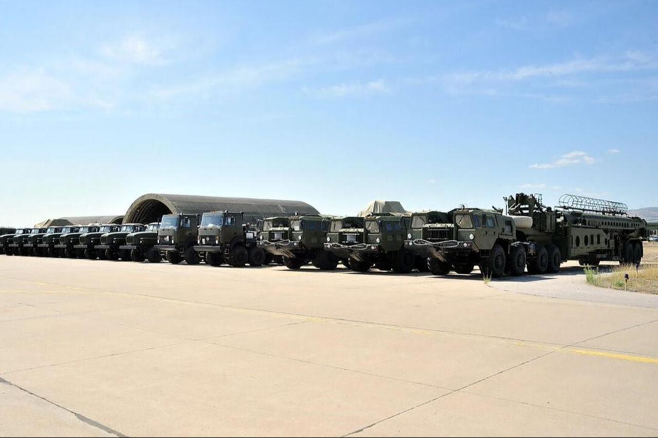 The final parts of the second battery of the Russian S-400 missile defense system arrive at Murted Airbase in Ankara, Türkiye, Sept. 15, 2019. (Photo via Turkish National Defense Ministry)