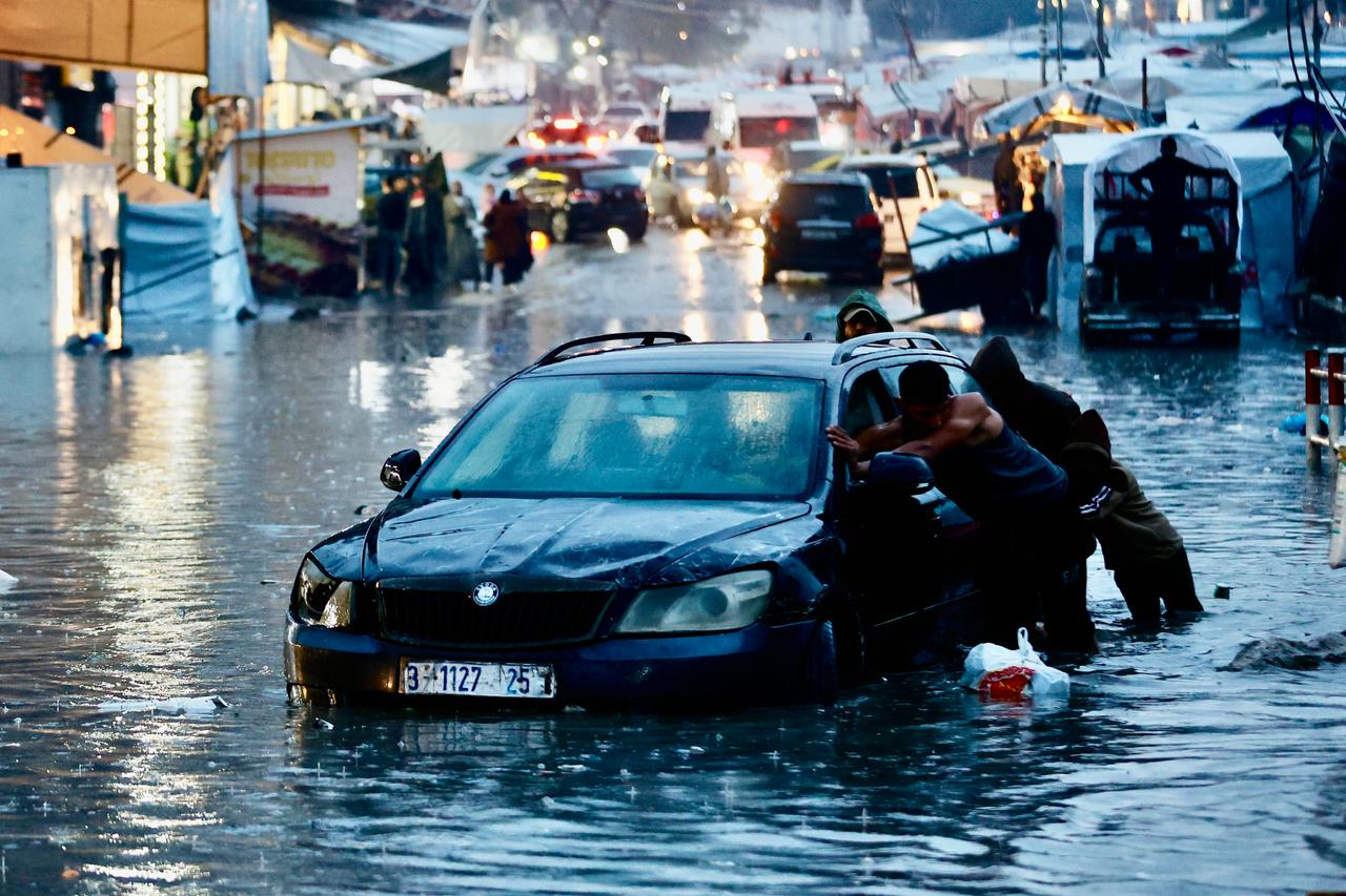 Winter storm worsens humanitarian crisis in Gaza