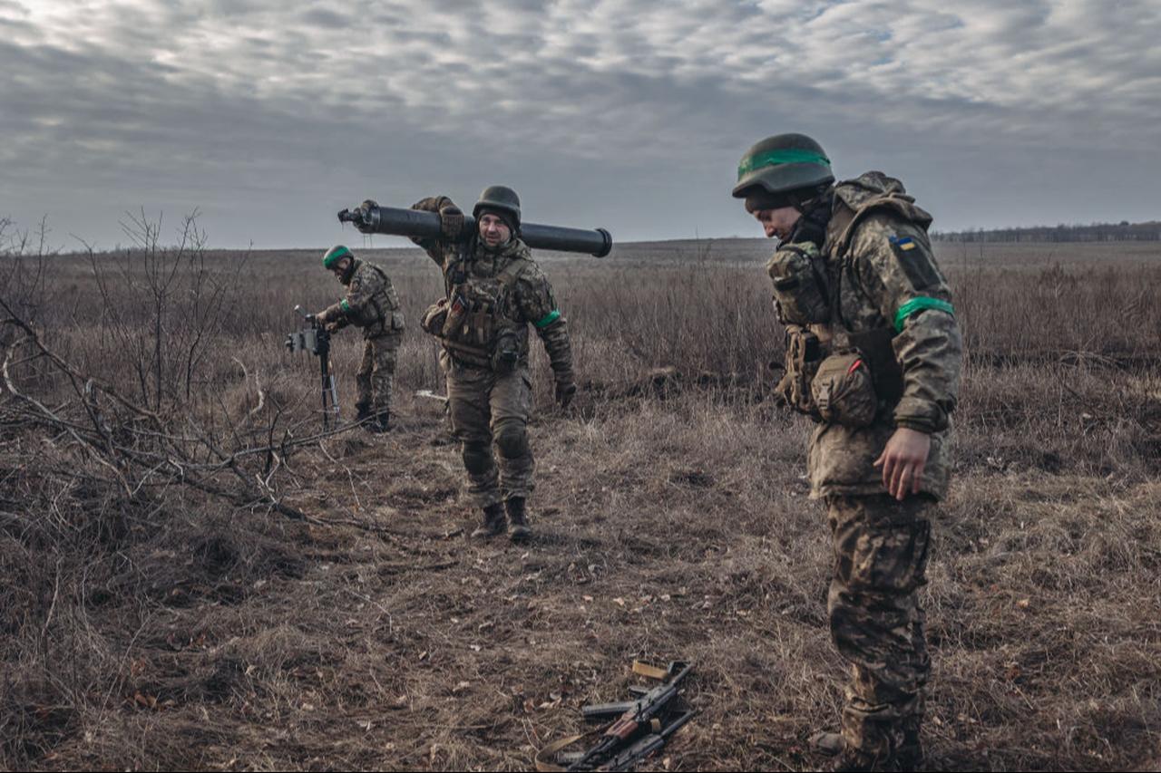 Ukrainian soldiers practice with a mortar on the Donbass frontline, Ukraine on Jan. 19, 2023. (AA Photo)