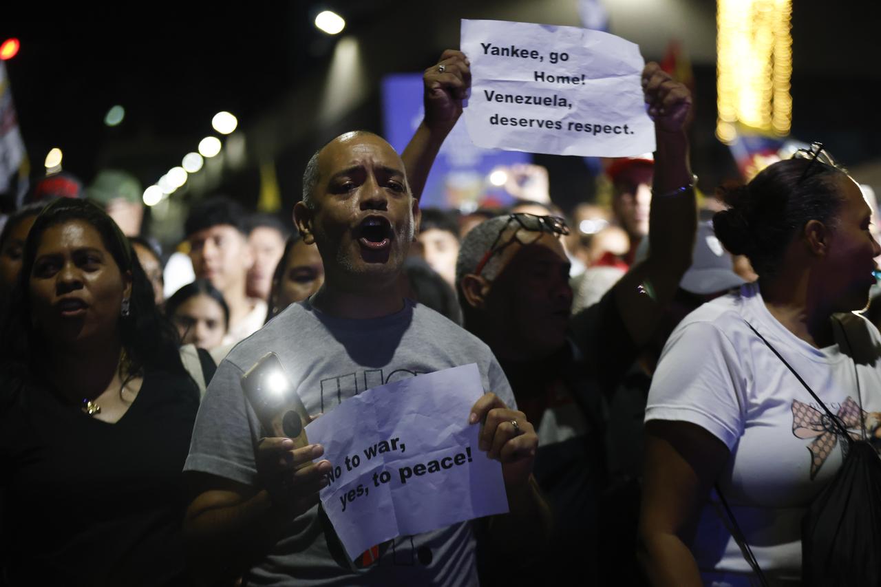 Supporters of Venezuelan President Nicolas Maduro gather for a pro-peace demonstration in Caracas, Venezuela on December 15, 2025. (AA Photo)