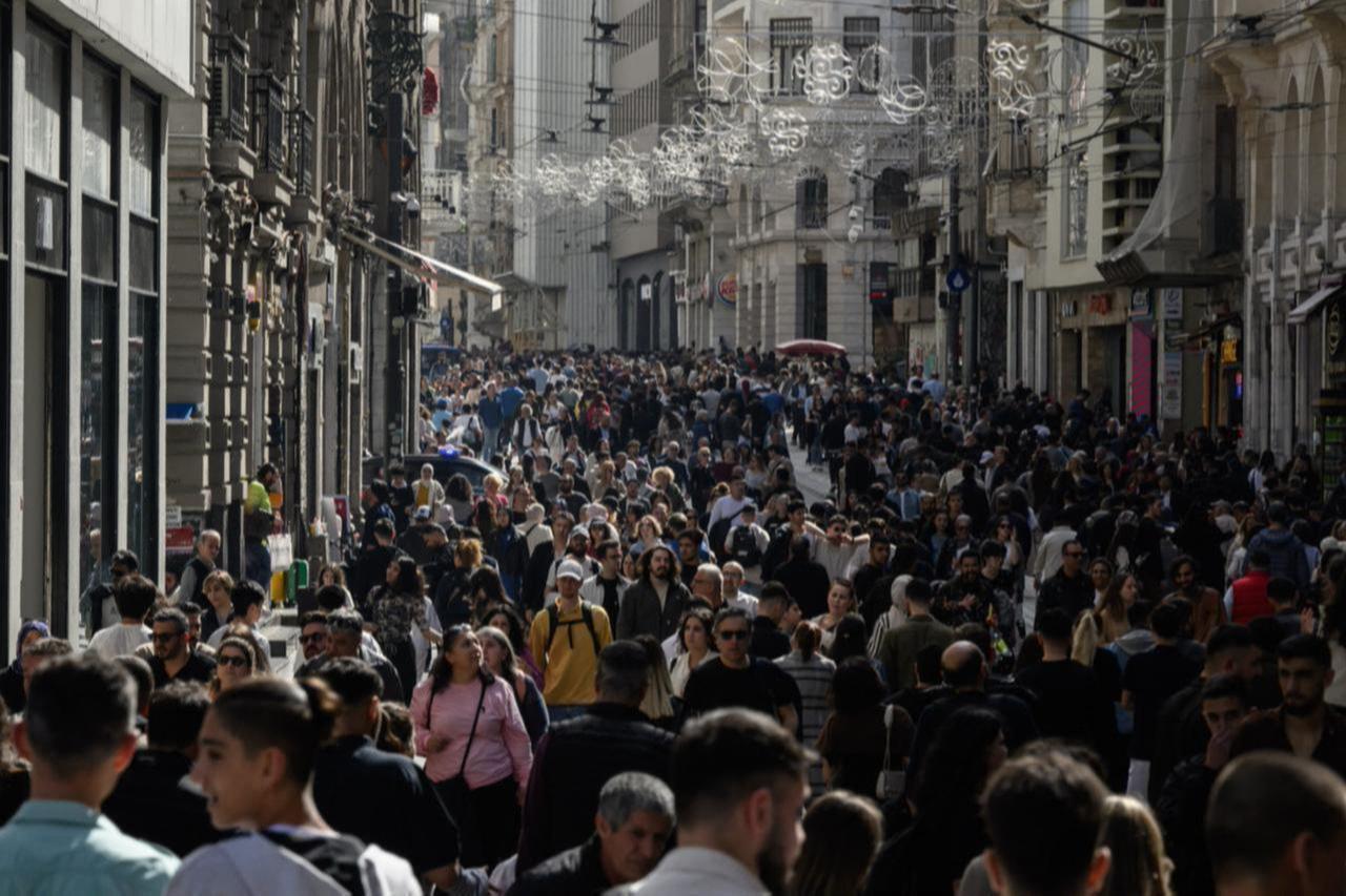 Pedestrians walk on the popular Istiklal shopping street in Istanbul, Türkiye, March 31, 2025. (AFP Photo)