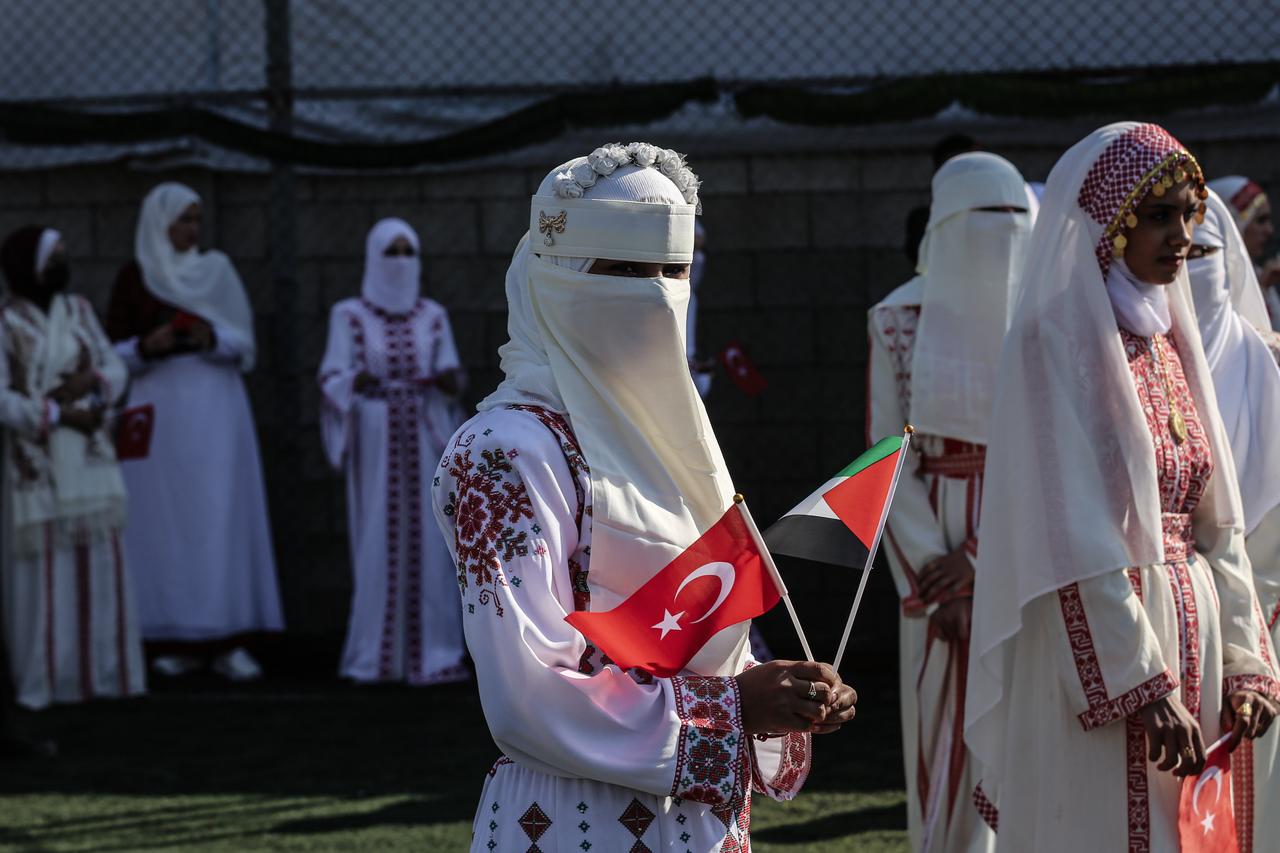 Turkish flags wave in Gaza at mass Palestinian wedding