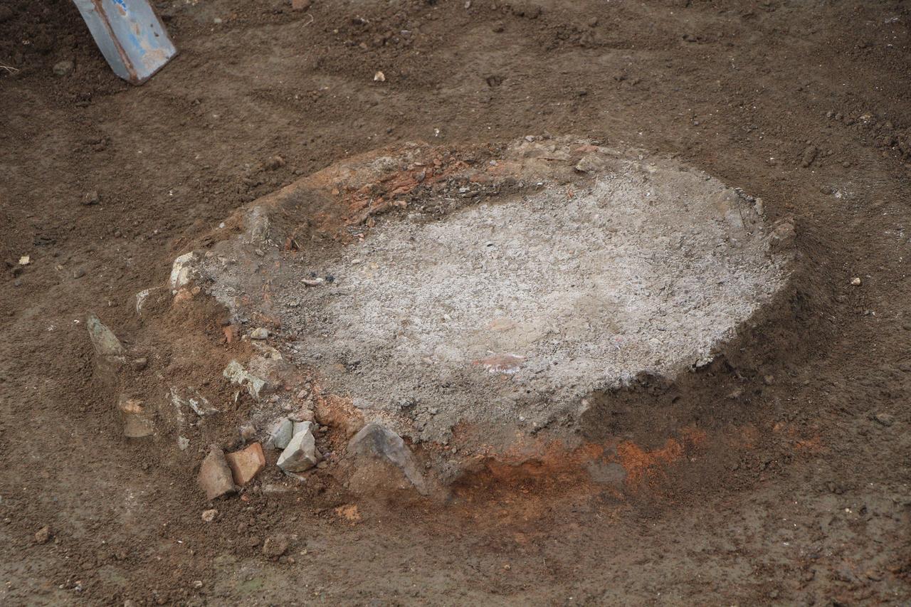 A close view of the 2,600-year-old tandir uncovered during the ongoing archaeological excavations at Oluz Hoyuk in Amasya, Türkiye, Dec. 19, 2025. (IHA Photo)
