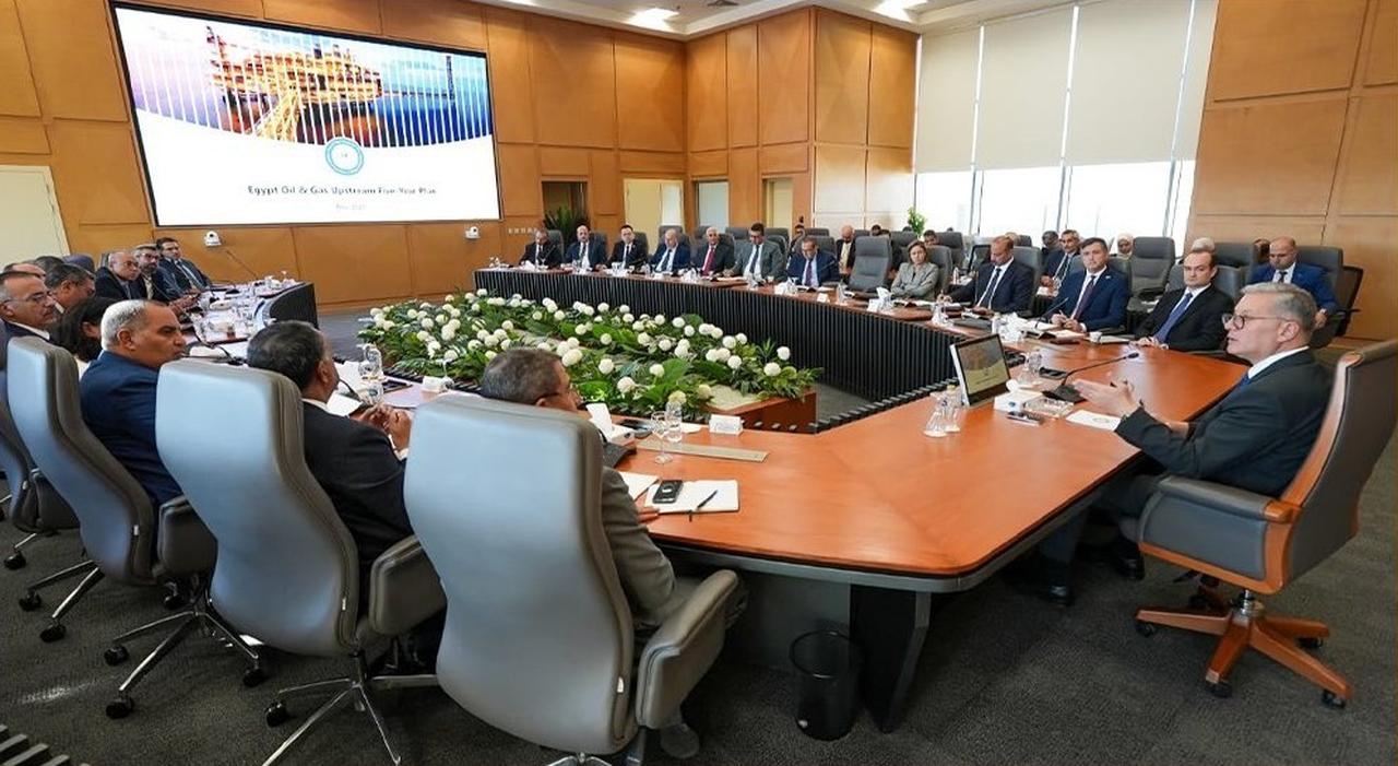 The Minister of Petroleum and Mineral Resources Karim Badawi (C) discusses the new plan for exploration and production with the heads of international companies operating in Egypt on Dec. 19, 2025. (Photo via Egyptian Ministry of Petroleum and Mineral Resources)