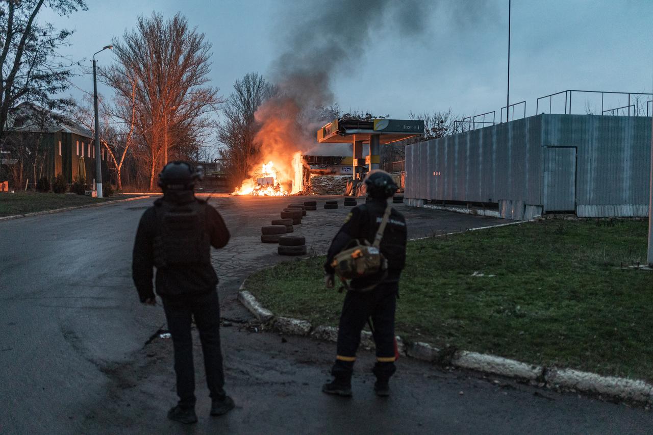 Emergency service workers arrive at a petrol station on fire after a russian attack with an FPV drone in Druzhkivka, Ukraine, 18 Dec. 2025. (AA Photo)
