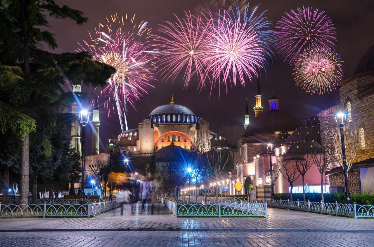 Fireworks mark New Year’s Eve over Istanbul’s historic skyline, Türkiye, accessed on December 19, 2025. (Adobe Stock Photo)