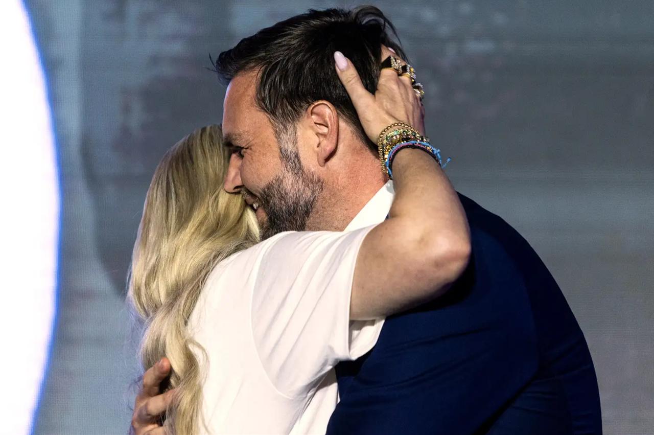 JD Vance and Erika Kirk embrace during the Turning Point USA tour stop at Ole Miss on Oct. 29, 2025. (AFP Photo)