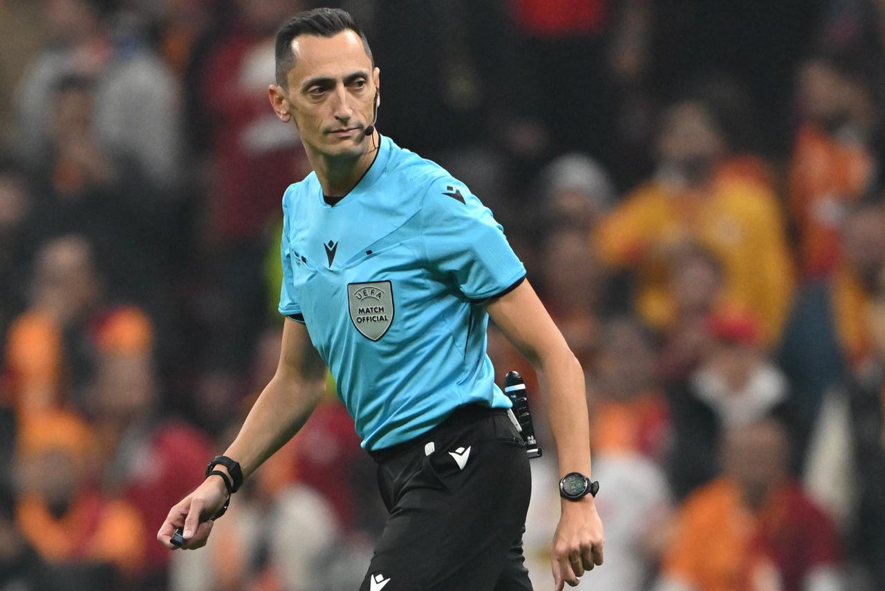Referee Jose Maria Sanchez officiates the UEFA Champions League week 5 match between Galatasaray and Belgium’s Union Saint-Gilloise at RAMS Park in Istanbul, Türkiye, Nov. 25, 2025. (AA Photo)