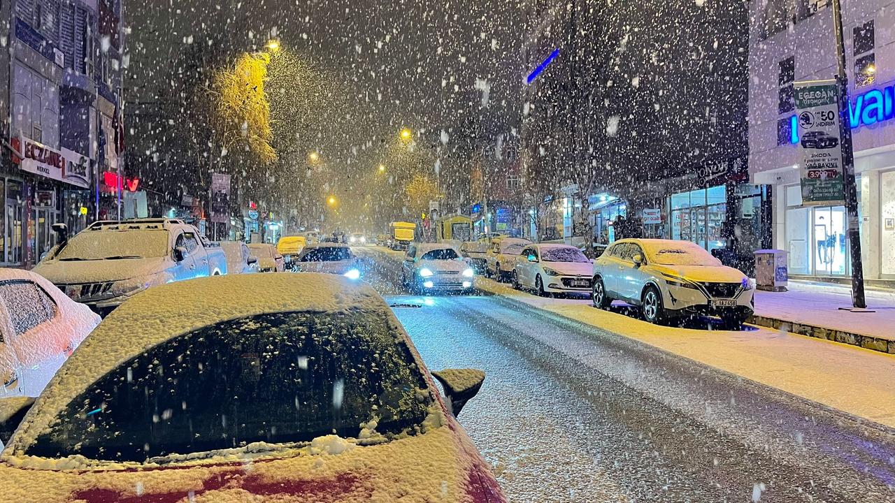 The first snow of the season has fallen in the city center of Ardahan, Türkiye. December 1, 2025. (AA Photo)