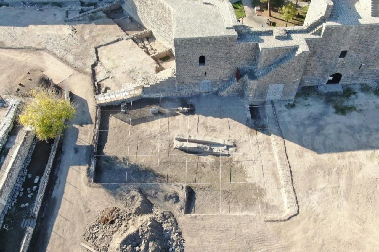Earliest layer of Diyarbakir walls uncovered in Amida excavation