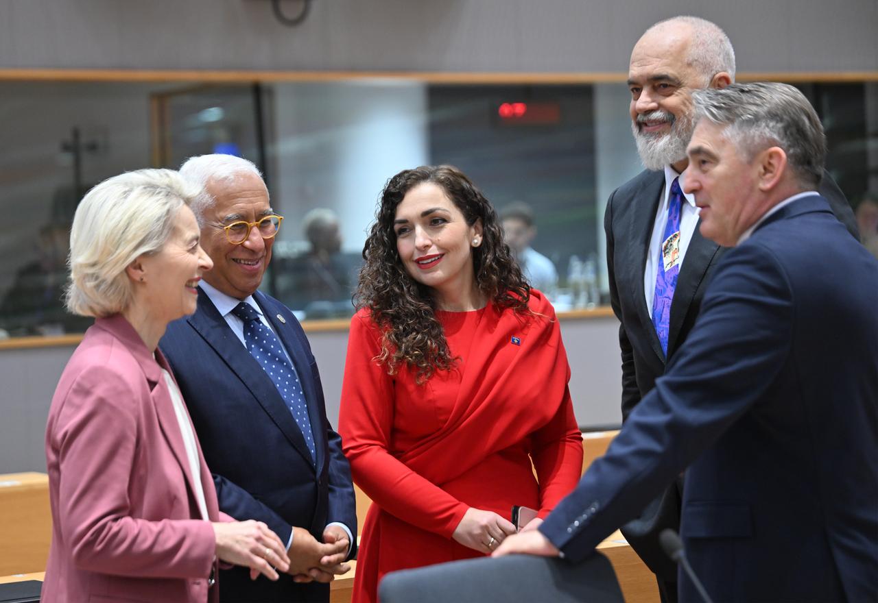 Kosovo President Vjosa Osmani Sadriu (C), European Commission President Ursula von der Leyen (L), European Council President Antonio Costa (2nd L), Albanian Prime Minister Edi Rama (2nd R), Croatian Member of the Presidency of Bosnia and Herzegovina Zeljko Komsic (R) attend the EU-Western Balkans summit in Brussels, Belgium on Dec. 17, 2025. (AA Photo)