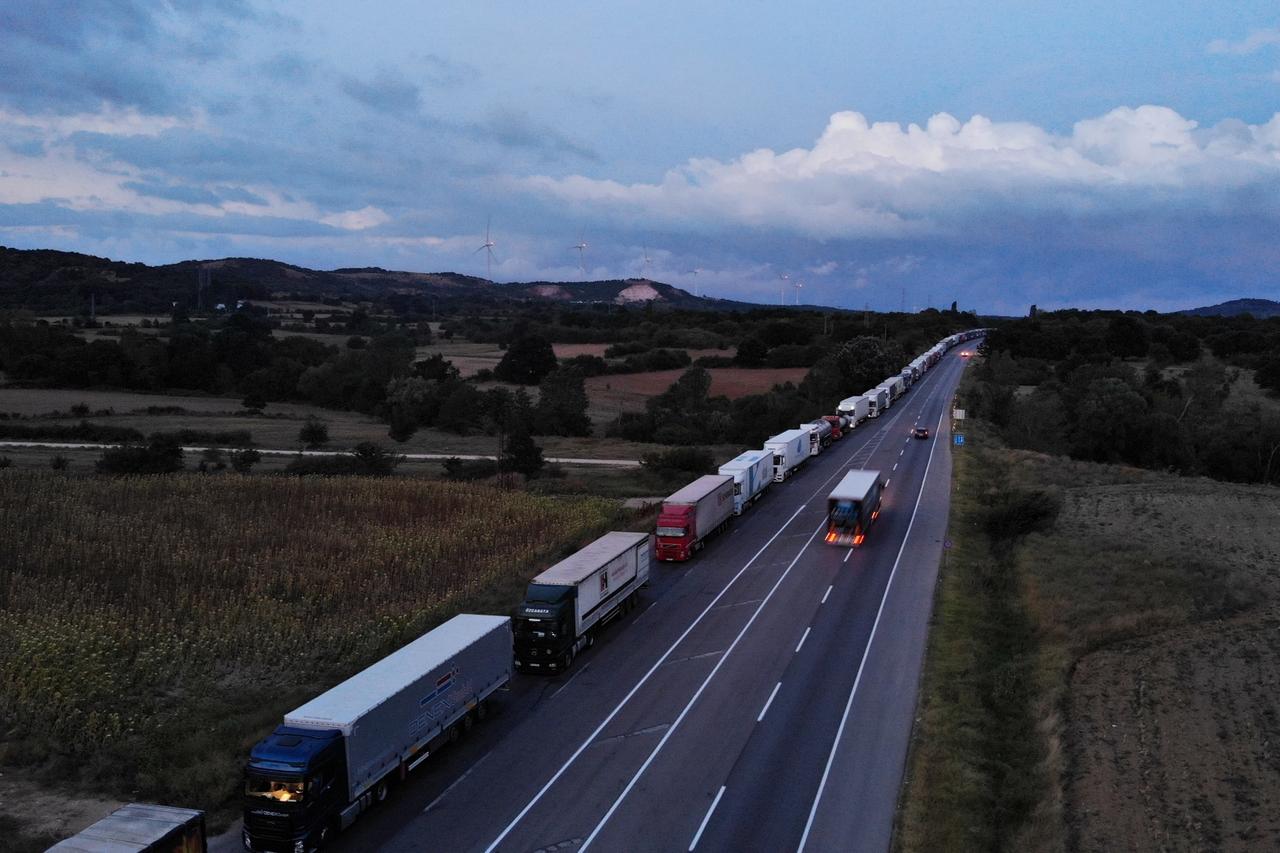 Türkiye sets record for daily commercial truck crossings at Bulgaria border gate