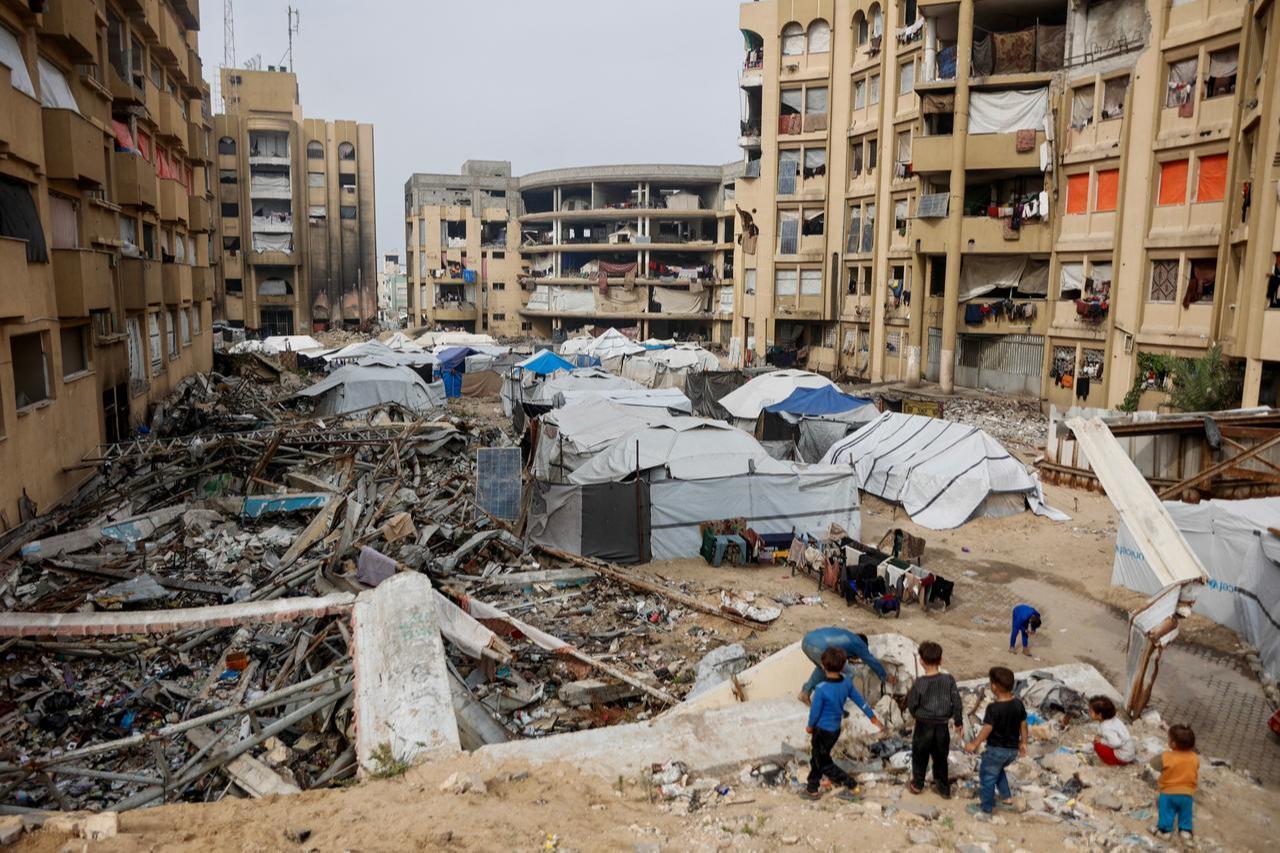 Displaced Palestinian children walk through makeshift shelters in the Tel al-Hawa neighborhood, in the southern part of Gaza City, Nov. 29, 2025. (AFP Photo)