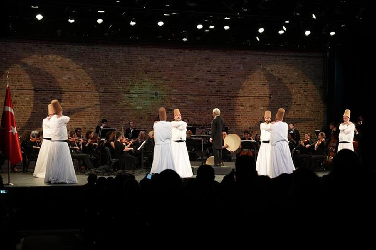 A concert commemorating Mevlana Jalaluddin Rumi as part of the annual Seb-i Arus events drew strong interest at Symphony Space in New York on December 19, 2025. (Photo via Memleket)