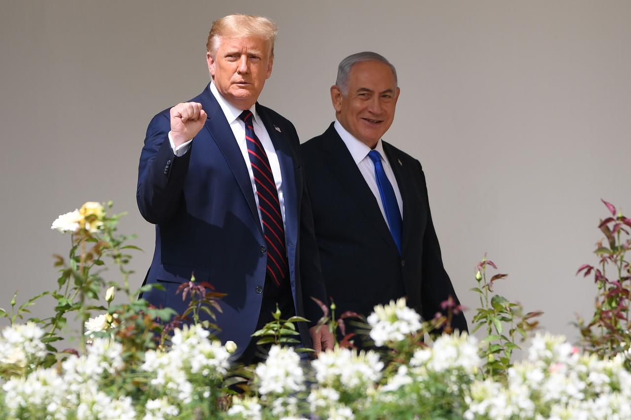 US President Donald Trump arrives with Israeli Prime Minister Benjamin Netanyahu (R) on the South Lawn of the White House in Washington, DC, September 15, 2020. (AFP Photo)