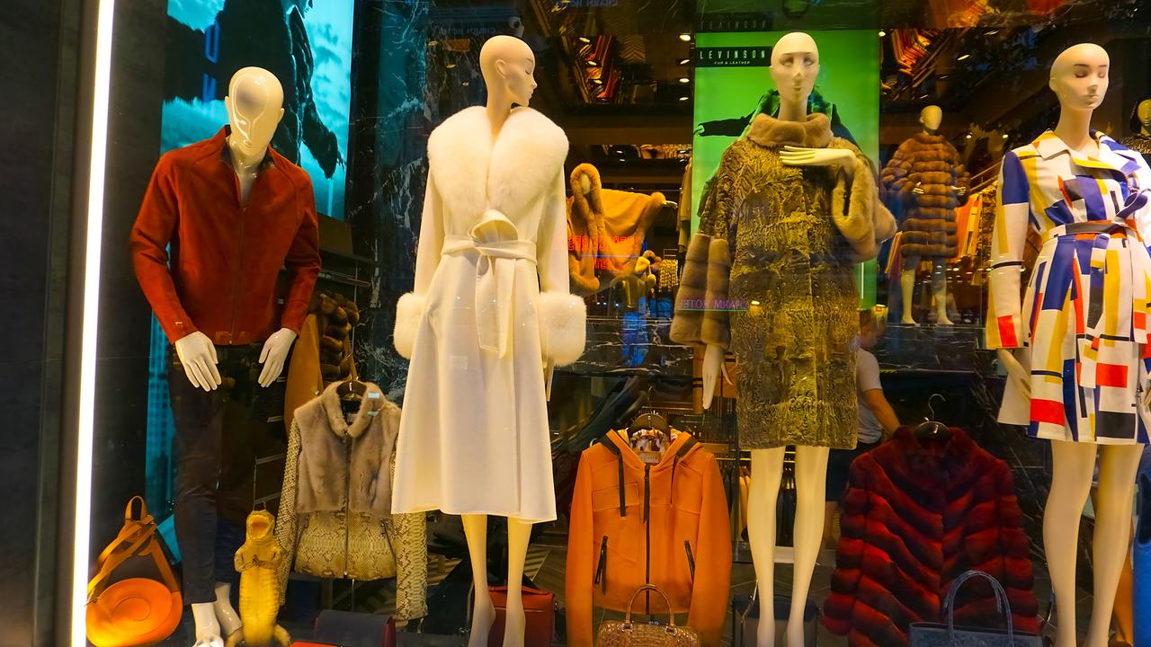 Boutique window with dressed mannequins in Sultanahmet, a popular tourist area in Istanbul, Türkiye, September 14, 2022. (Adobe Stock Photo)