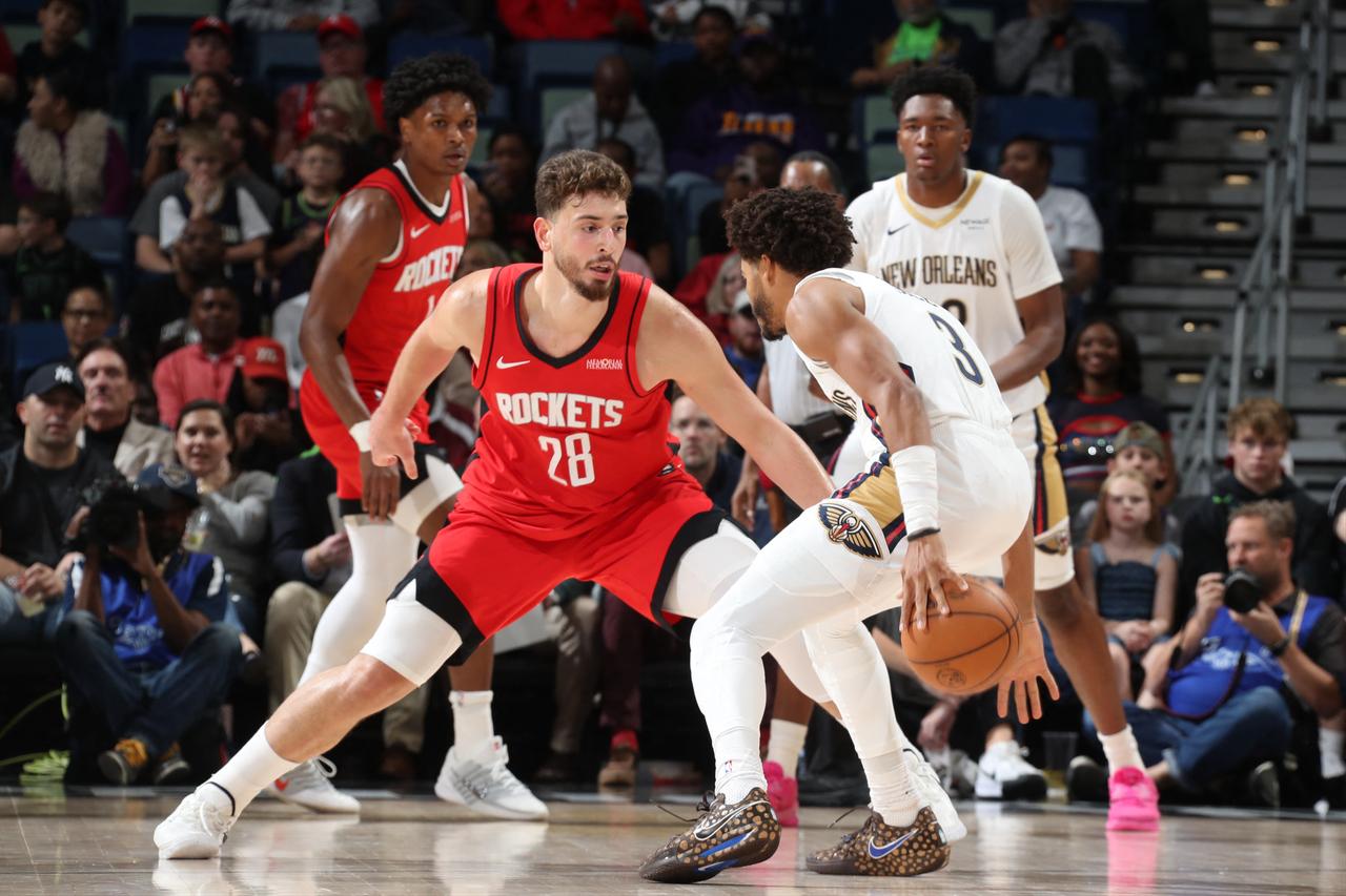 Alperen Sengun #28 of the Houston Rockets plays defense during the game against the New Orleans Pelicans on Dec. 18, 2025, in New Orleans, Louisiana. (Photo by Layne Murdoch Jr./NBAE/Getty Images/Getty Images via AFP)