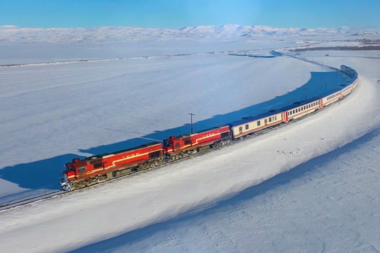 Touristic Eastern Express returns for winter 2025-2026 season to make 60 trips 