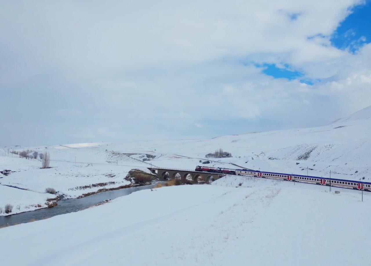 Touristic Eastern Express, the long-distance train service linking Ankara with the eastern city of Kars. (AA Photo)