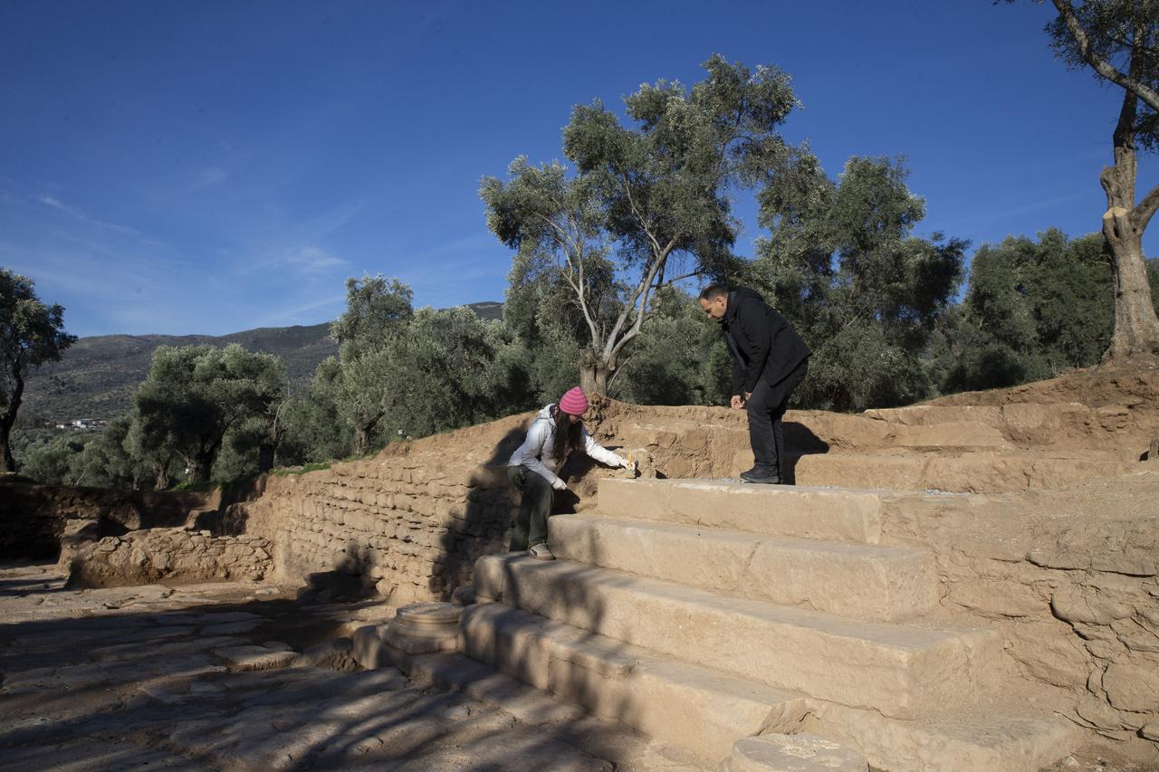 Ancient staircase linking Nysa main street to library unearthed in western Türkiye