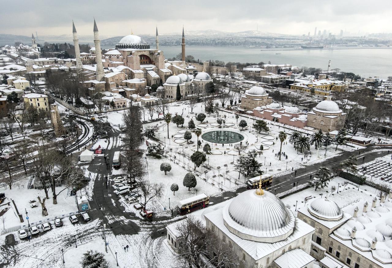 An aerial view of Hagia Sophia Grand Mosque and Sultanahmet Square covered in snow, in Istanbul, Türkiye, Jan. 18, 2021. (IHA Photo)