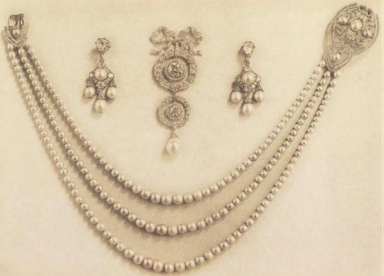 A necklace from the auction sale of the Ottoman Court jewels. (Photo via archive.org)