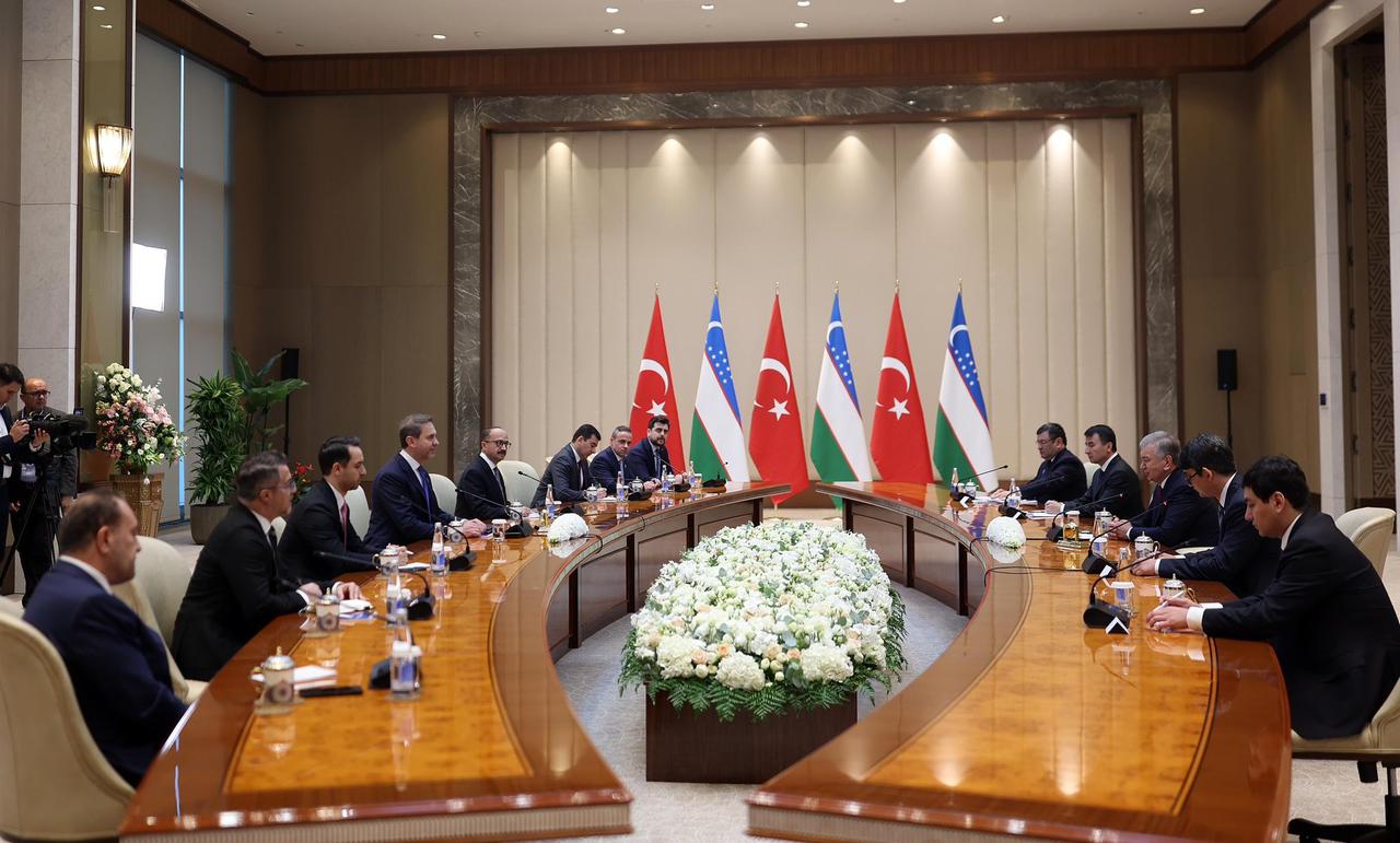 Uzbekistan President Shavkat Mirziyoyev and Turkish Minister of Energy and Natural Resources Alparslan Bayraktar attending a meeting at Tashkent, Uzbekistan on Dec. 5, 2025. (Photo via X/aBayraktar1)
