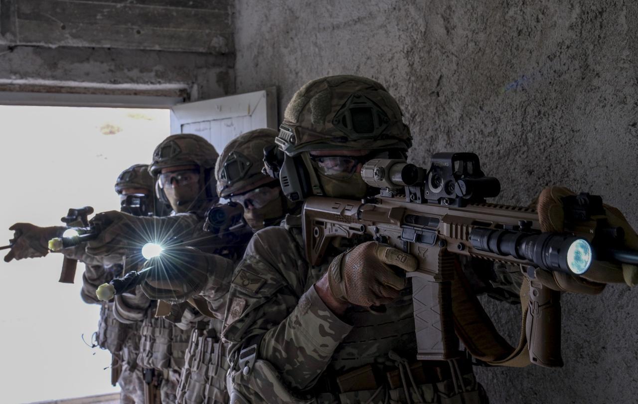 Personnel of the Special Forces Command, the most elite unit of the Turkish Armed Forces (TAF), take part in training during operations in Ankara, Türkiye, Nov. 15, 2024. (AA Photo)