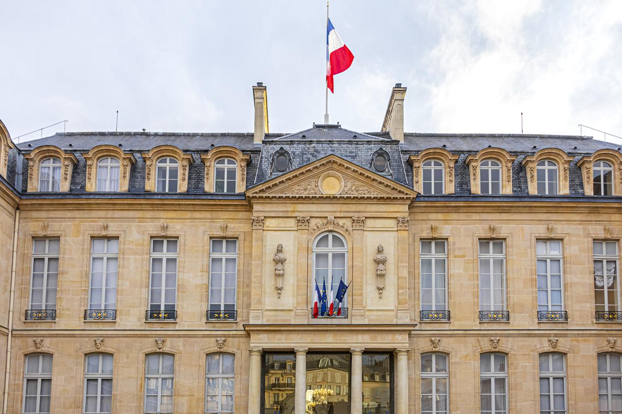 Senior Elysee Palace staff member to stand trial over alleged theft of tableware