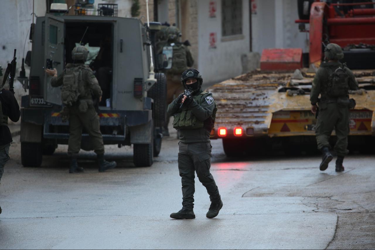Israeli army carries out a raid as they patrol and set up checkpoints in the city of Nablus, West Bank, December 24, 2025. (AA Photo)