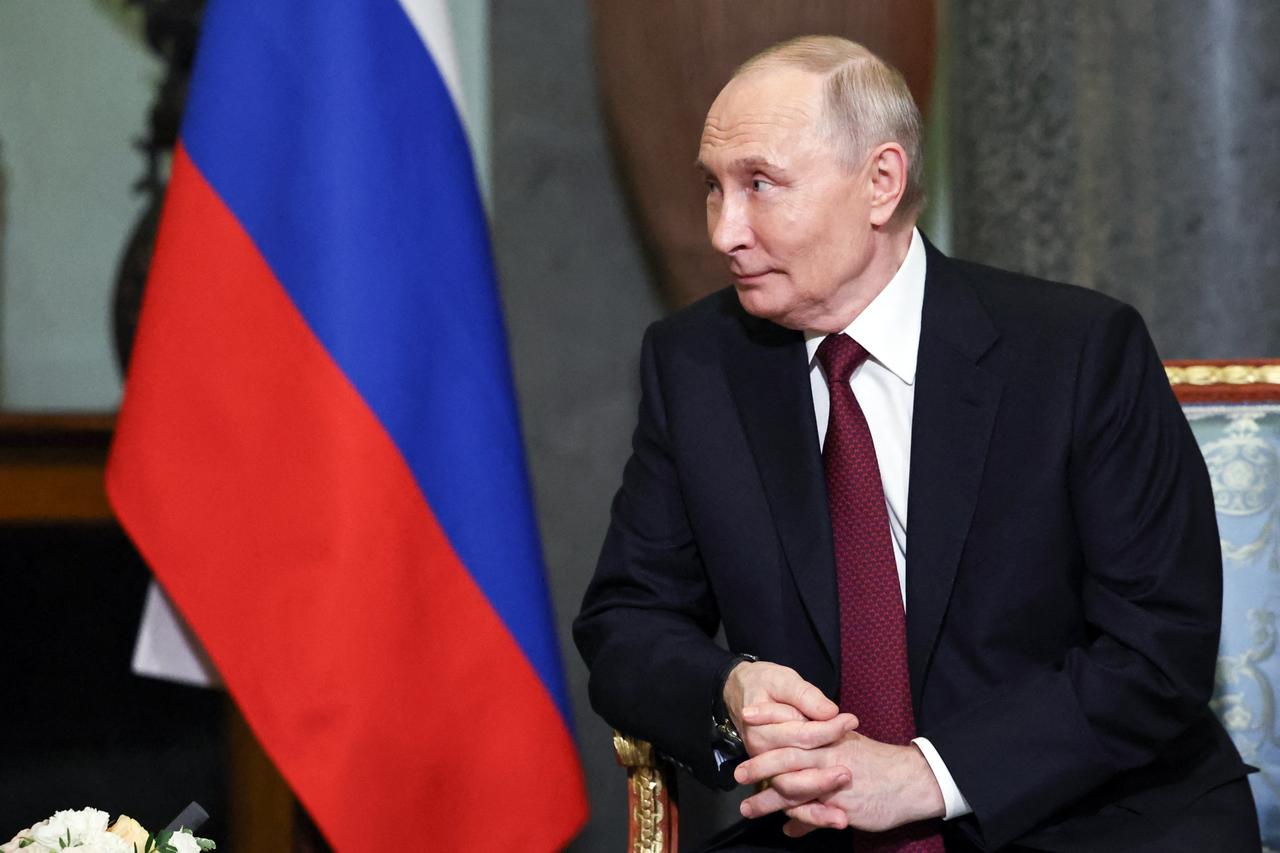 Putin meets Syrian ministers as Damascus seeks deeper military cooperation