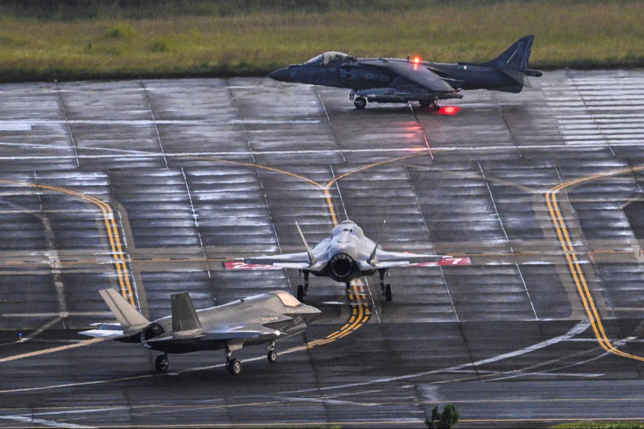 A US Marine Corps AV-8B Harrier II (top) taxis at José Aponte de la Torre Airport, formerly Roosevelt Roads Naval Station, on December 19, 2025, in Ceiba, Puerto Rico. (AFP Photo)