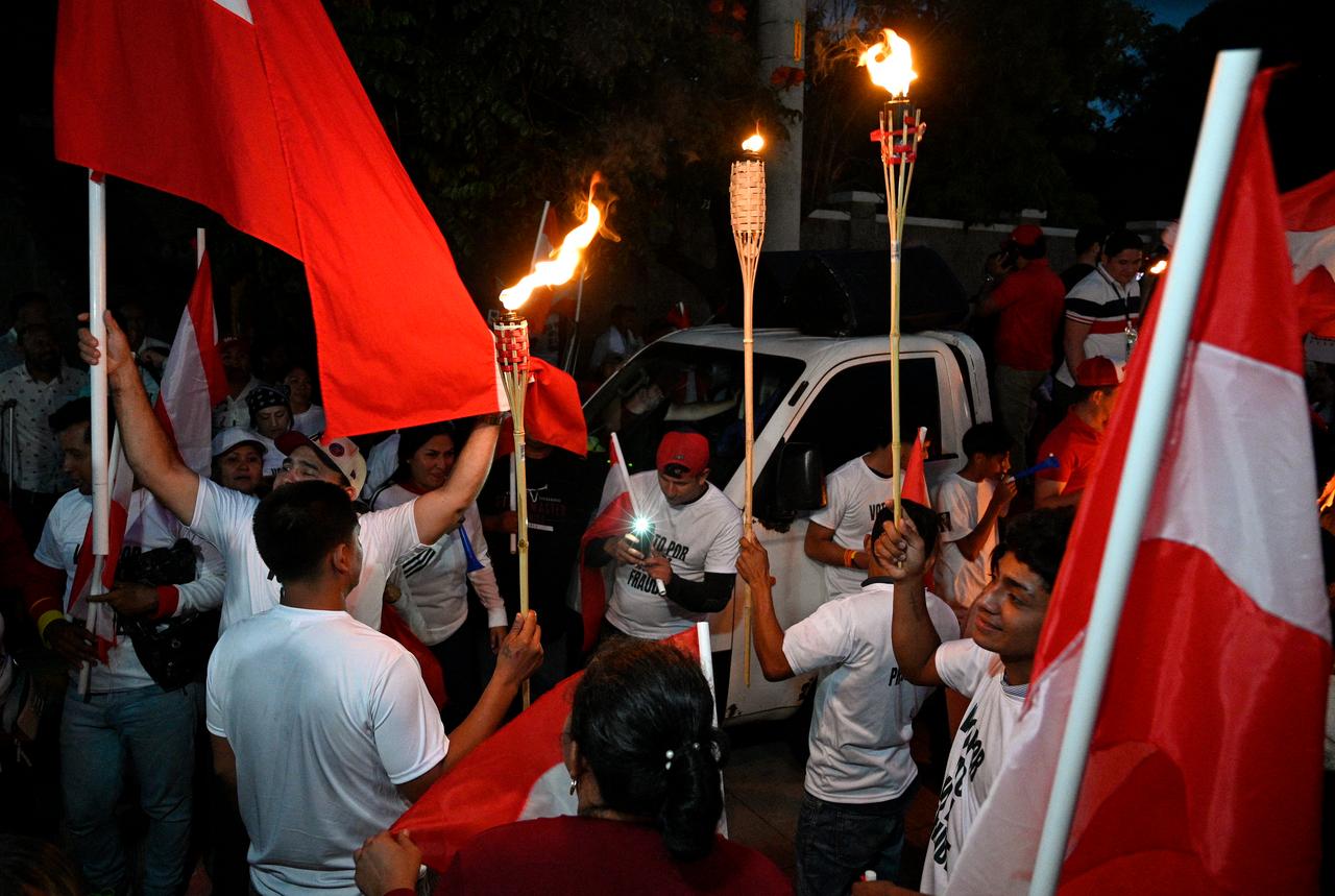 Supporters of presidential candidate for the Liberal Party Salvador Nasralla, protest to denounce electoral fraud during the last election in Tegucigalpa on Dec. 15, 2025.(AFP Photo)