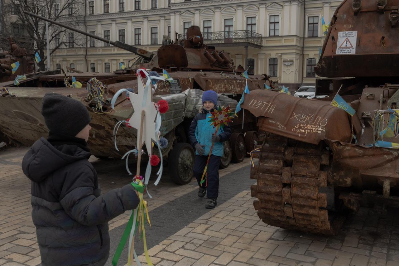 Children carrying Christmas stars walk past destroyed Russian vehicles displayed at Mykhailivska Square during a Christmas procession in Kyiv, Dec. 25, 2025. (AFP Photo)
