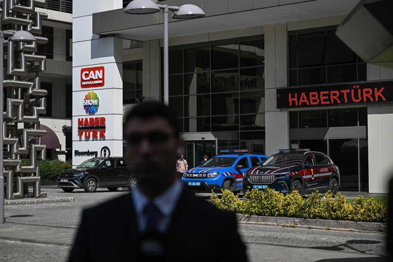 Turkish gendarmerie vehicles are seen at the entrance to Haberturk TV stations headquarters in Istanbul, Türkiye, on September 11, 2025. (AFP Photo)