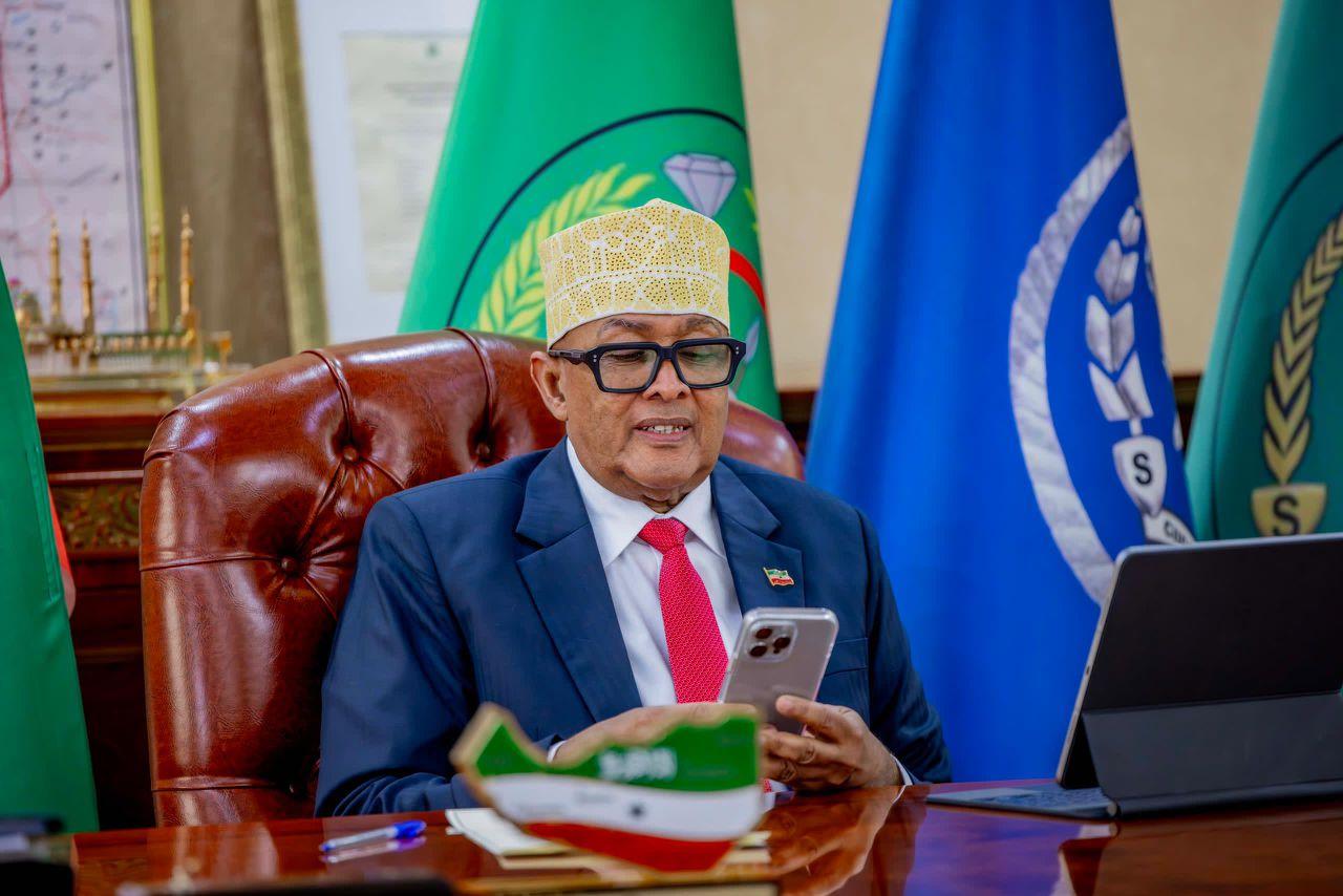 The leader of Somaliland, Abdirahman Mohamed Abdallah, speaks via video call with Israeli Prime Minister Benjamin Netanyahu regarding Israel’s recognition of Somaliland in Somaliland on Dec. 26, 2025. (Photo via X/IsraeliPM)