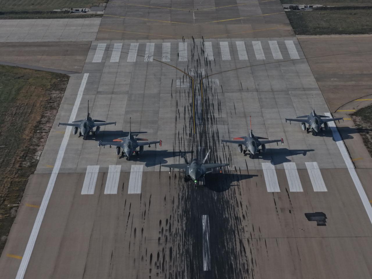 Türkiye's first unmanned combat aircraft, Bayraktar Kizilelma, with F-16 fighter jets, is taking off from the 5th Main Jet Base in Merzifon, Sinop, Türkiye. (Photo via Baykar)
